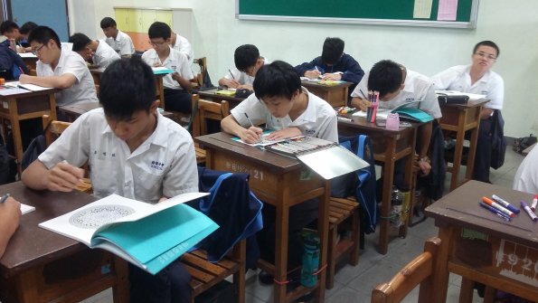 同學開始進入繪本的世界