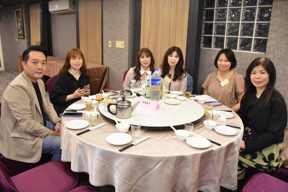 LINE_ALBUM_20230526家長會期末例會聚餐_230617_3