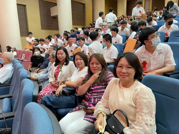 LINE_ALBUM_20230601高中畢業典禮_230617_8
