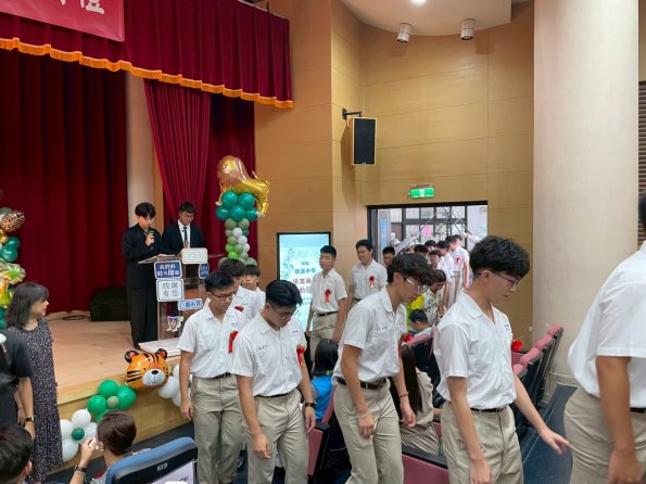 LINE_ALBUM_20250606國高中畢業典禮_250731_19