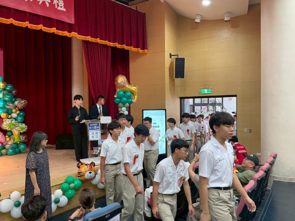 LINE_ALBUM_20250606國高中畢業典禮_250731_20