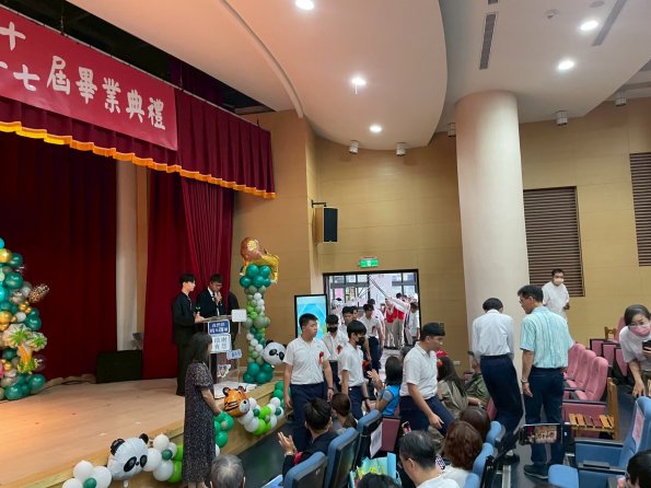 LINE_ALBUM_20250606國高中畢業典禮_250731_26