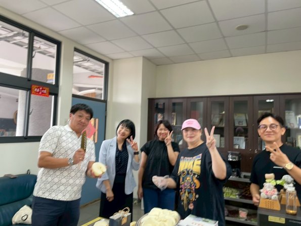 LINE_ALBUM_20250926教師節下午茶活動_251001_27