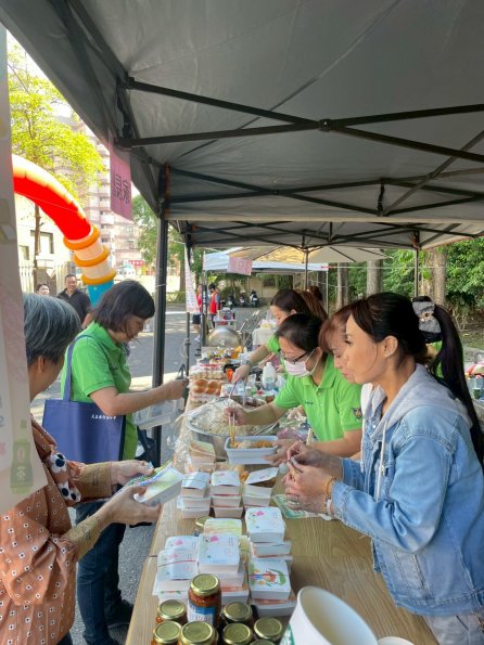LINE_ALBUM_20251108校慶愛心園遊會_260806_39